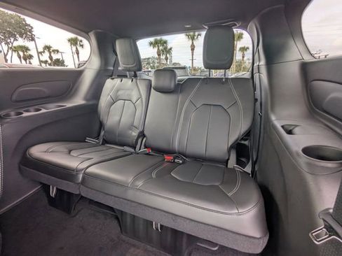 New 2026 Chrysler Pacifica Select image 15
