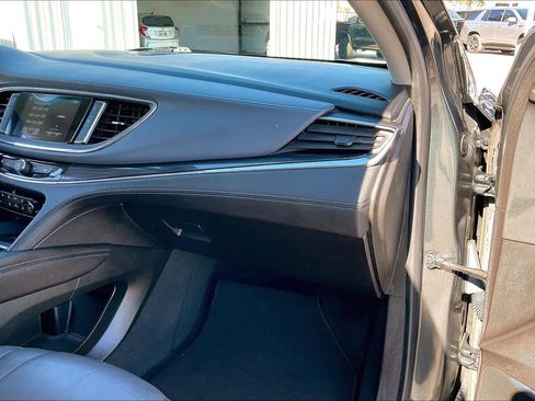 Used 2019 Buick Enclave Essence image 14
