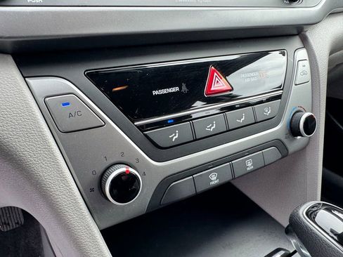 Used 2017 Hyundai Elantra SE FWD image 27