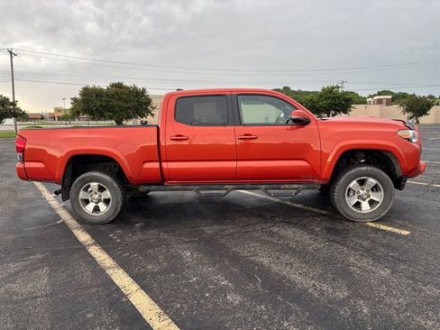 Used 2016 Toyota Tacoma TRD Sport AWD/4WD image 4