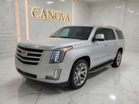 Used 2017 Cadillac Escalade ESV Luxury RWD image 4