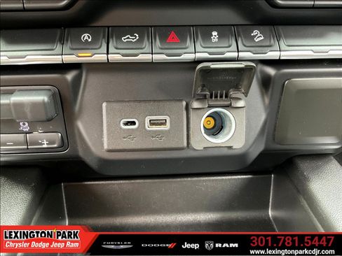 Used 2021 Chevrolet Silverado 1500 LT Trail Boss w/ Bed Protection Package AWD/4WD image 16