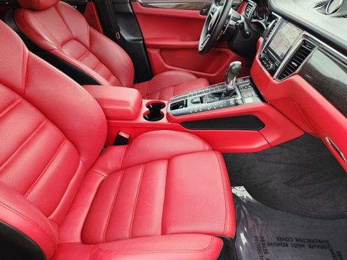 Used 2018 Porsche Macan Turbo image 13