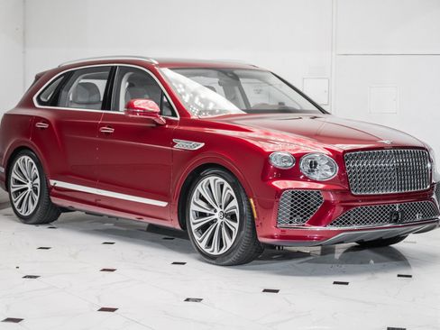 Used 2025 Bentley Bentayga image 7