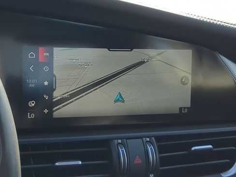 Used 2024 Alfa Romeo Giulia Veloce image 24