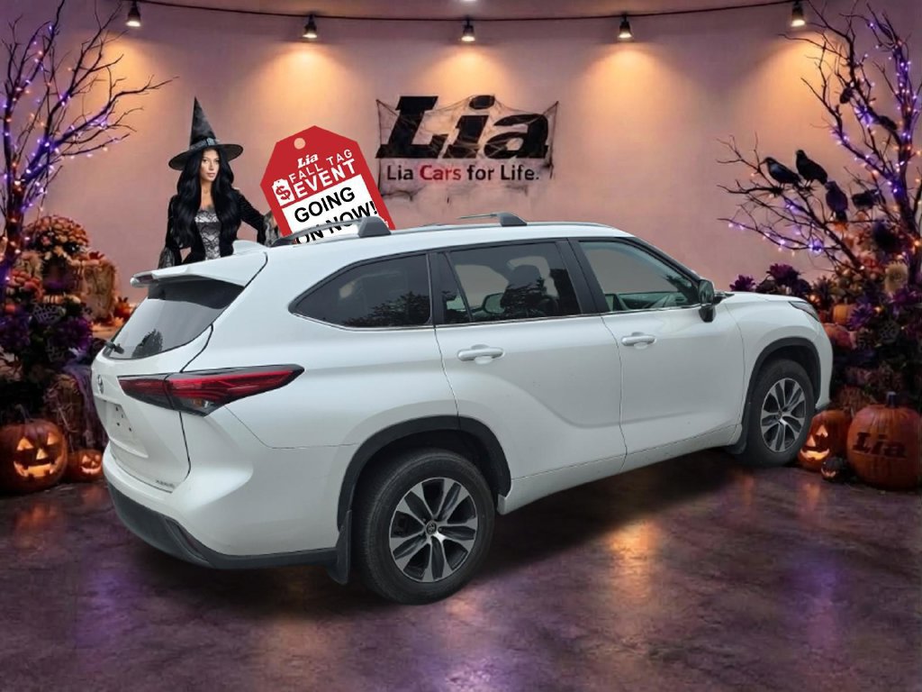 Used 2023 Toyota Highlander XLE AWD/4WD image 11