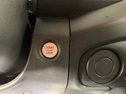 Used 2022 Nissan Frontier SV image 18