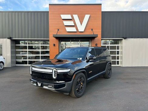 Used 2023 Rivian R1S Adventure image 1