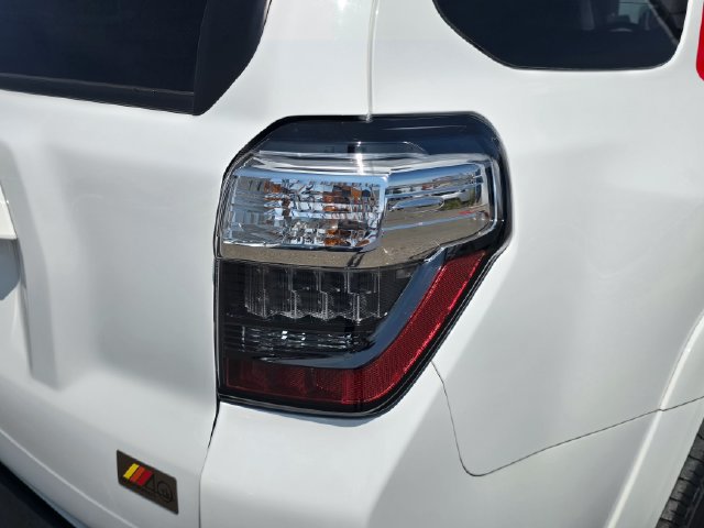 Used 2023 Toyota 4Runner 40th Anniversary SE AWD/4WD image 32