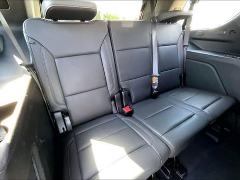 Used 2025 Chevrolet Tahoe Z71 AWD/4WD image 25