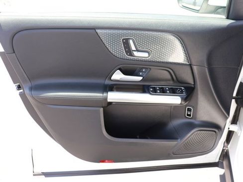 Used 2025 Mercedes-Benz GLA 250 image 9