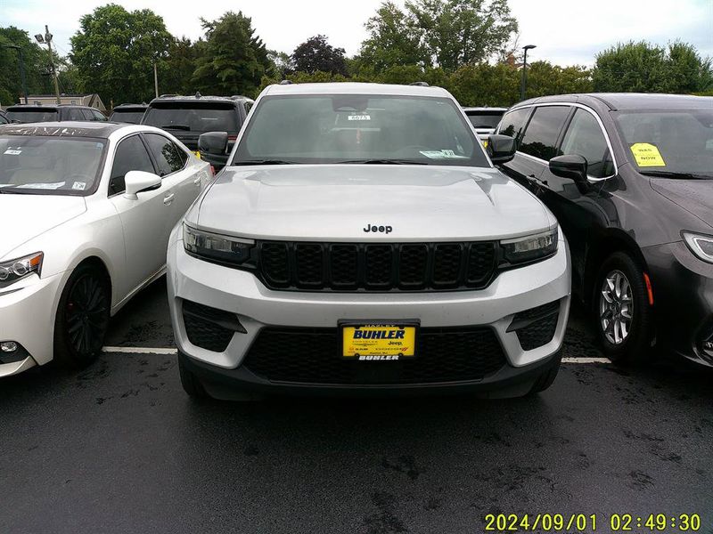 Certified 2022 Jeep Grand Cherokee Altitude image 1