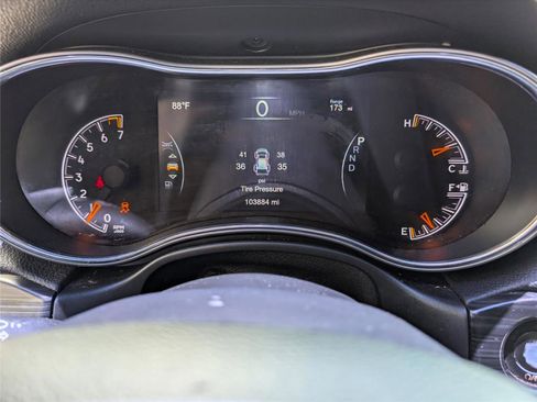 Used 2022 Jeep Grand Cherokee Laredo RWD image 22