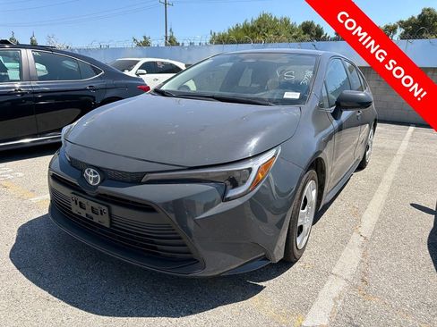 Used 2025 Toyota Corolla LE FWD image 3