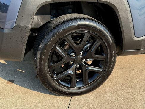 Used 2023 Jeep Renegade Altitude w/ Sun/Sound Group AWD/4WD image 8