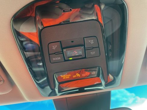 Used 2024 Toyota Venza LE image 22