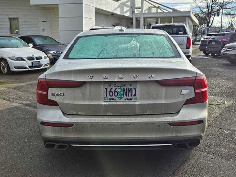 Used 2021 Volvo S60 T8 Inscription w/ Climate Package image 4