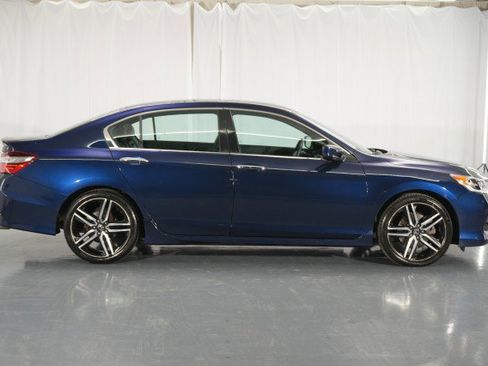 Used 2017 Honda Accord Sport image 15