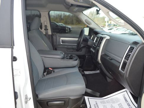 Used 2019 RAM 1500 Classic SLT RWD image 26