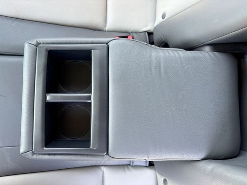 Used 2015 Toyota RAV4 Limited w/ Technology Package AWD/4WD image 31