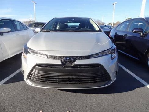 Used 2025 Toyota Corolla LE image 2