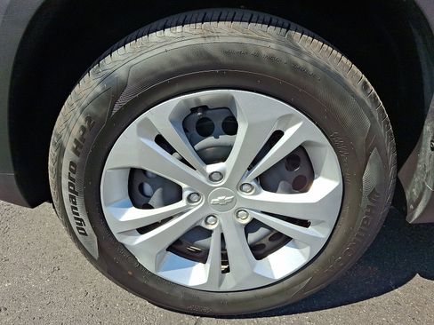 Used 2025 Chevrolet Trax LS image 9