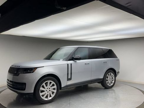 Used 2024 Land Rover Range Rover SE AWD/4WD image 4