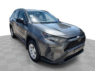 Used 2021 Toyota RAV4 LE video 1
