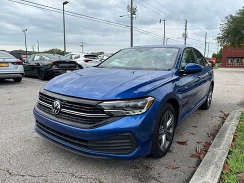 Used 2024 Volkswagen Jetta SE FWD image 4