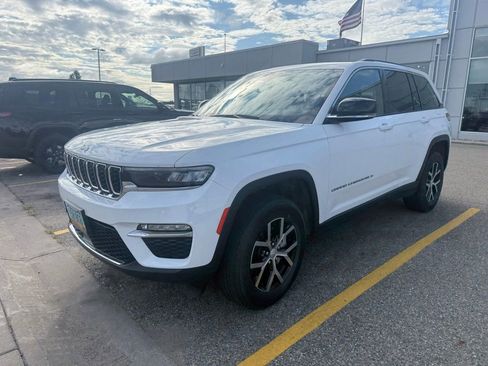 Used 2023 Jeep Grand Cherokee Limited image 2