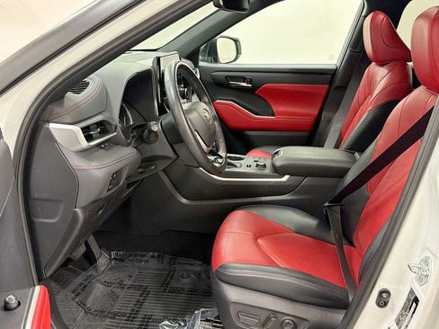 Used 2023 Toyota Highlander XSE AWD/4WD image 13