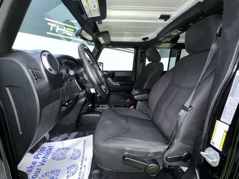 Used 2015 Jeep Wrangler Unlimited Sport w/ Quick Order Package 24S AWD/4WD image 16