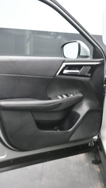 Used 2024 Mitsubishi Outlander SE AWD/4WD image 16