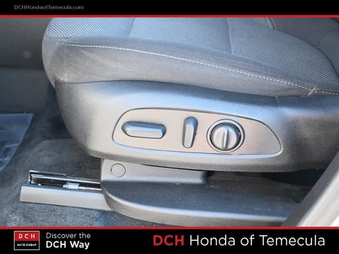 Used 2023 Chevrolet Traverse LT image 13