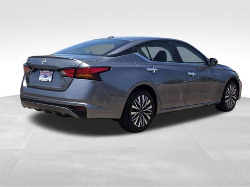 Used 2024 Nissan Altima 2.5 SV FWD image 6