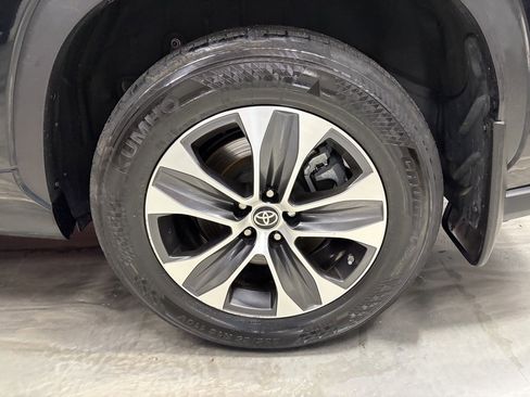 Used 2022 Toyota Highlander XLE image 28