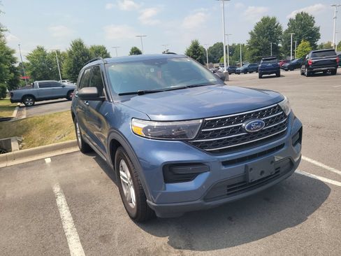 Used 2020 Ford Explorer XLT RWD image 3