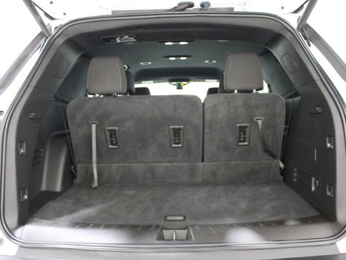 Used 2023 Chevrolet Traverse LT FWD image 26