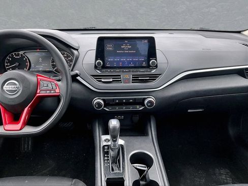 Used 2022 Nissan Altima 2.5 SV image 5