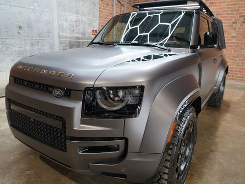 Used 2025 Land Rover Defender 110 image 29