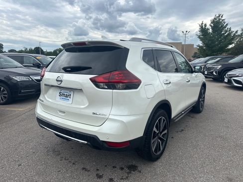 Used 2019 Nissan Rogue SL w/ Premium Package AWD/4WD image 4