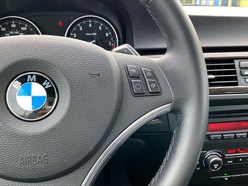 Used 2011 BMW 335i Convertible image 26