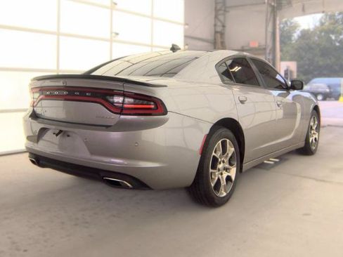 Used 2019 Dodge Charger SXT AWD/4WD image 4