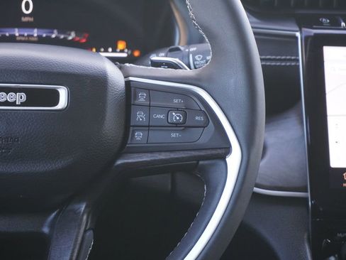 Used 2023 Jeep Grand Cherokee L Limited w/ Black Appearance Package image 16