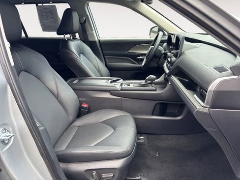 Used 2025 Toyota Grand Highlander XLE image 15