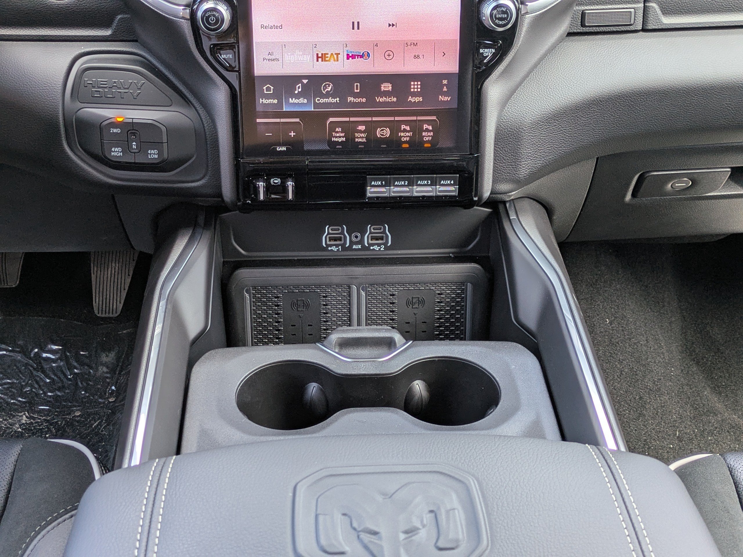 New 2026 RAM 3500 Laramie AWD/4WD image 15