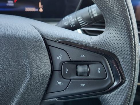 Used 2025 Chevrolet Trax LT image 29