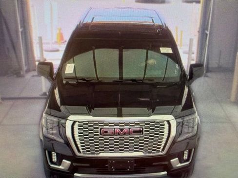 Used 2024 GMC Yukon XL Denali w/ Denali Reserve Package AWD/4WD image 11