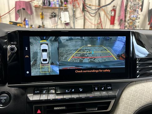 Used 2025 Toyota Camry XLE w/ Premium Plus Package image 23