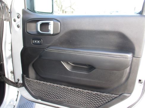 Used 2023 Jeep Wrangler Sahara image 27